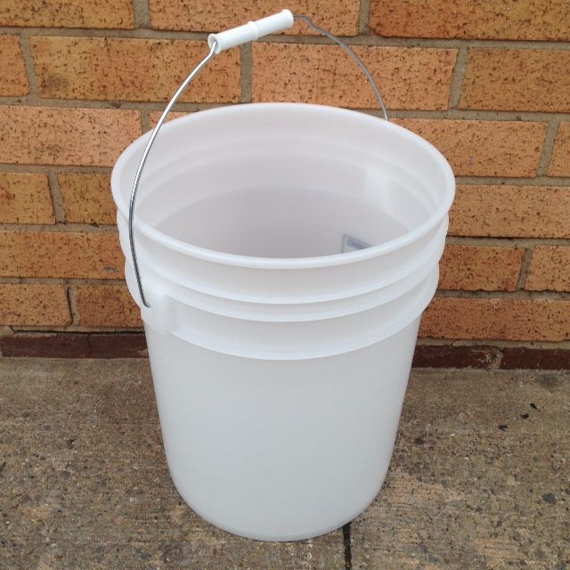 NEW to the Shinearama store 5 gallon buckets! Detailing World